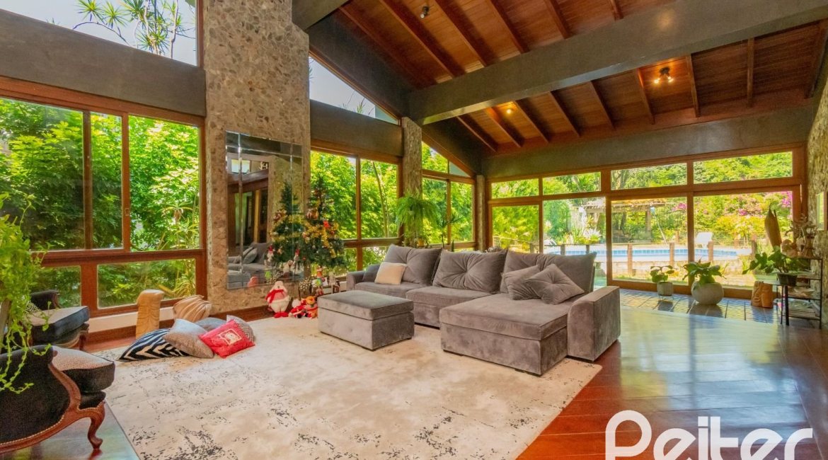 Casa em Condomínio à venda com 600m², 4 dormitórios, 2 suítes, 5 vagas, no bairro Cavalhada em PORTO ALEGRE