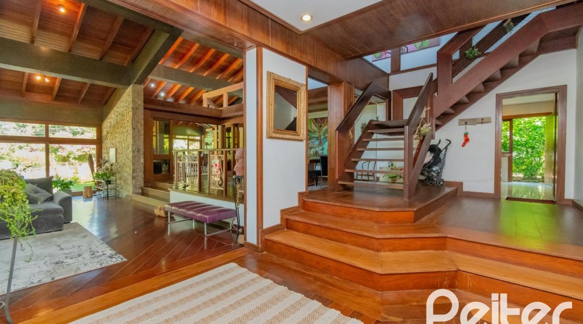 Casa em Condomínio à venda com 600m², 4 dormitórios, 2 suítes, 5 vagas, no bairro Cavalhada em PORTO ALEGRE