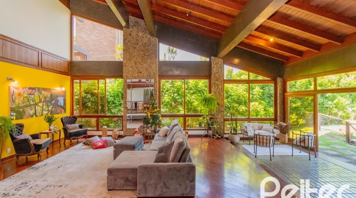 Casa em Condomínio à venda com 600m², 4 dormitórios, 2 suítes, 5 vagas, no bairro Cavalhada em PORTO ALEGRE