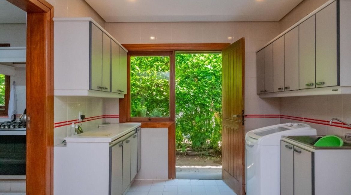 Casa em Condomínio à venda com 600m², 4 dormitórios, 2 suítes, 5 vagas, no bairro Cavalhada em PORTO ALEGRE