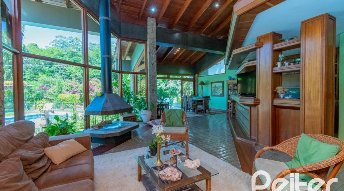 Casa em Condomínio à venda com 600m², 4 dormitórios, 2 suítes, 5 vagas, no bairro Cavalhada em PORTO ALEGRE