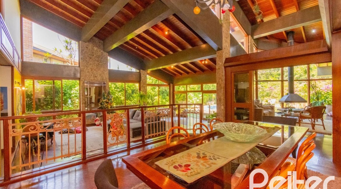 Casa em Condomínio à venda com 600m², 4 dormitórios, 2 suítes, 5 vagas, no bairro Cavalhada em PORTO ALEGRE