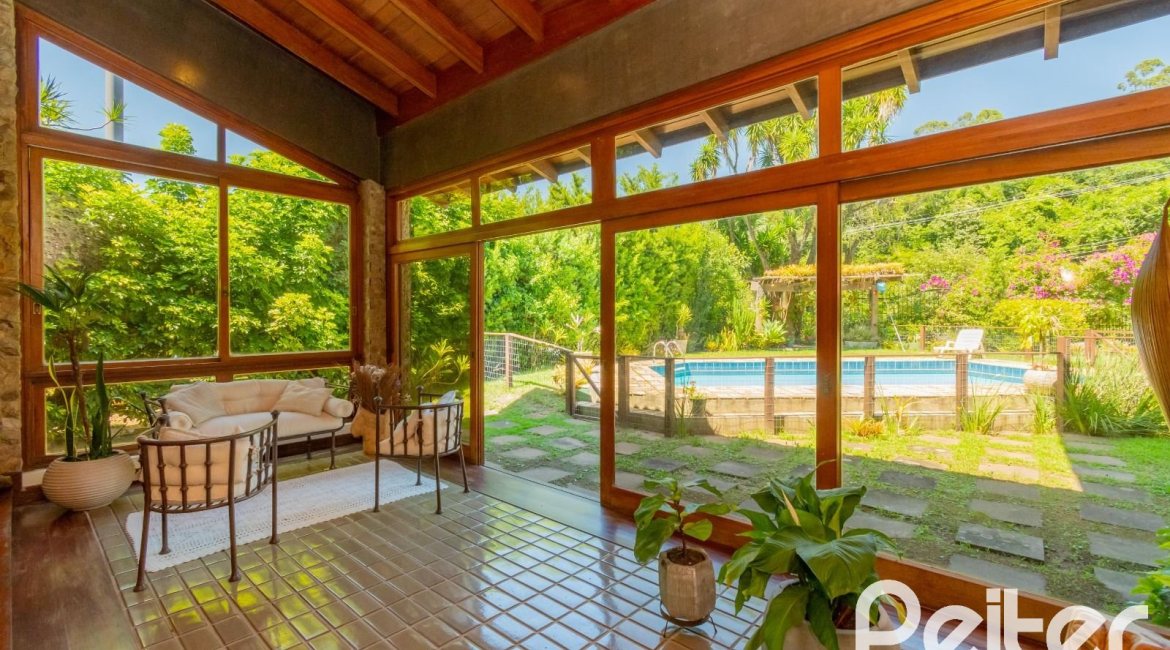 Casa em Condomínio à venda com 600m², 4 dormitórios, 2 suítes, 5 vagas, no bairro Cavalhada em PORTO ALEGRE