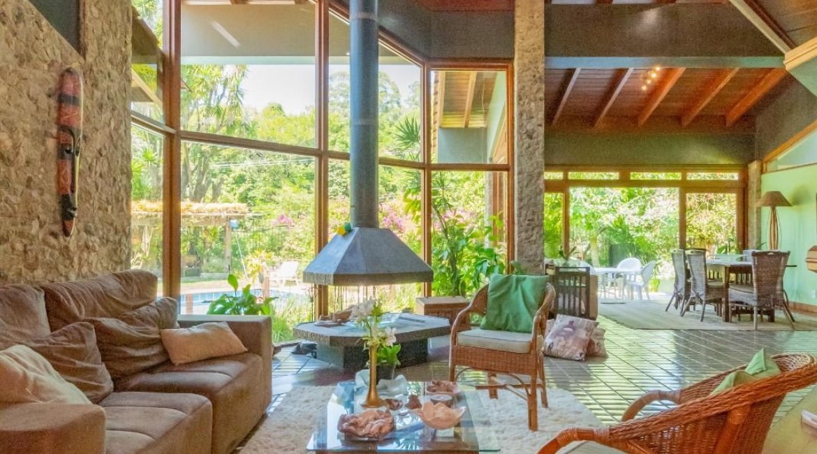 Casa em Condomínio à venda com 600m², 4 dormitórios, 2 suítes, 5 vagas, no bairro Cavalhada em PORTO ALEGRE