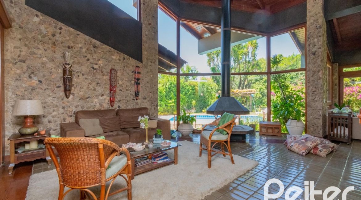 Casa em Condomínio à venda com 600m², 4 dormitórios, 2 suítes, 5 vagas, no bairro Cavalhada em PORTO ALEGRE