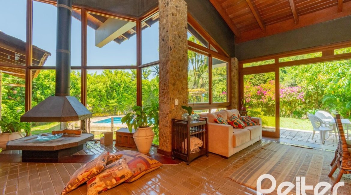 Casa em Condomínio à venda com 600m², 4 dormitórios, 2 suítes, 5 vagas, no bairro Cavalhada em PORTO ALEGRE