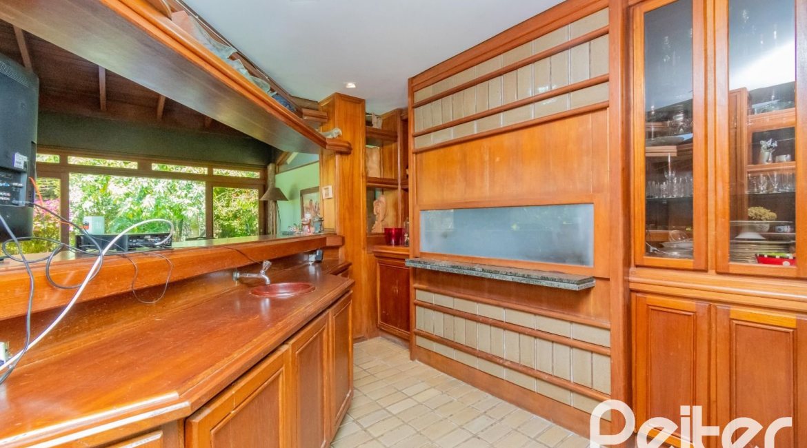 Casa em Condomínio à venda com 600m², 4 dormitórios, 2 suítes, 5 vagas, no bairro Cavalhada em PORTO ALEGRE