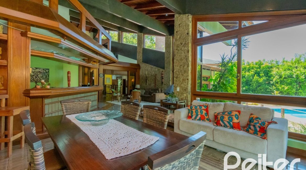 Casa em Condomínio à venda com 600m², 4 dormitórios, 2 suítes, 5 vagas, no bairro Cavalhada em PORTO ALEGRE