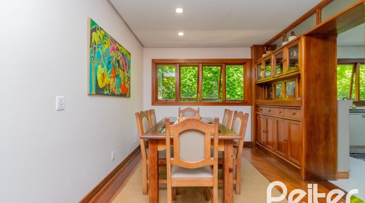 Casa em Condomínio à venda com 600m², 4 dormitórios, 2 suítes, 5 vagas, no bairro Cavalhada em PORTO ALEGRE