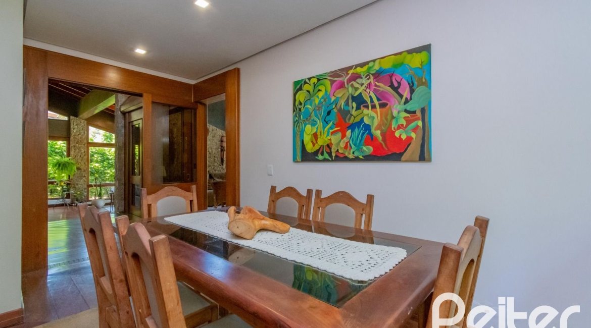 Casa em Condomínio à venda com 600m², 4 dormitórios, 2 suítes, 5 vagas, no bairro Cavalhada em PORTO ALEGRE