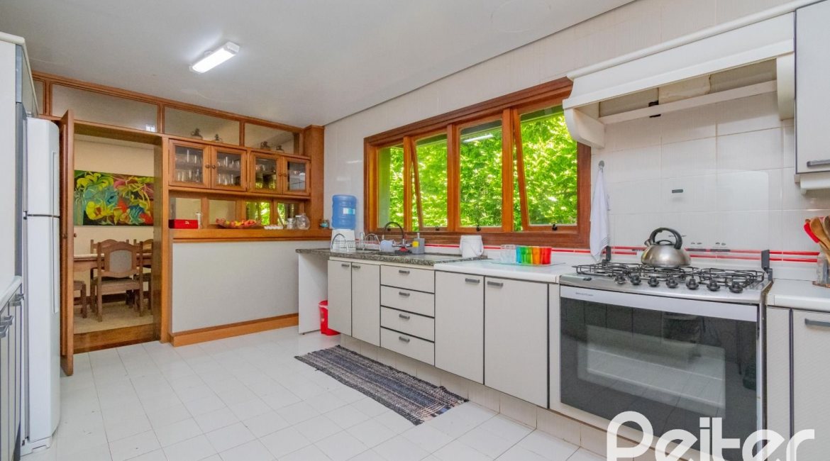 Casa em Condomínio à venda com 600m², 4 dormitórios, 2 suítes, 5 vagas, no bairro Cavalhada em PORTO ALEGRE