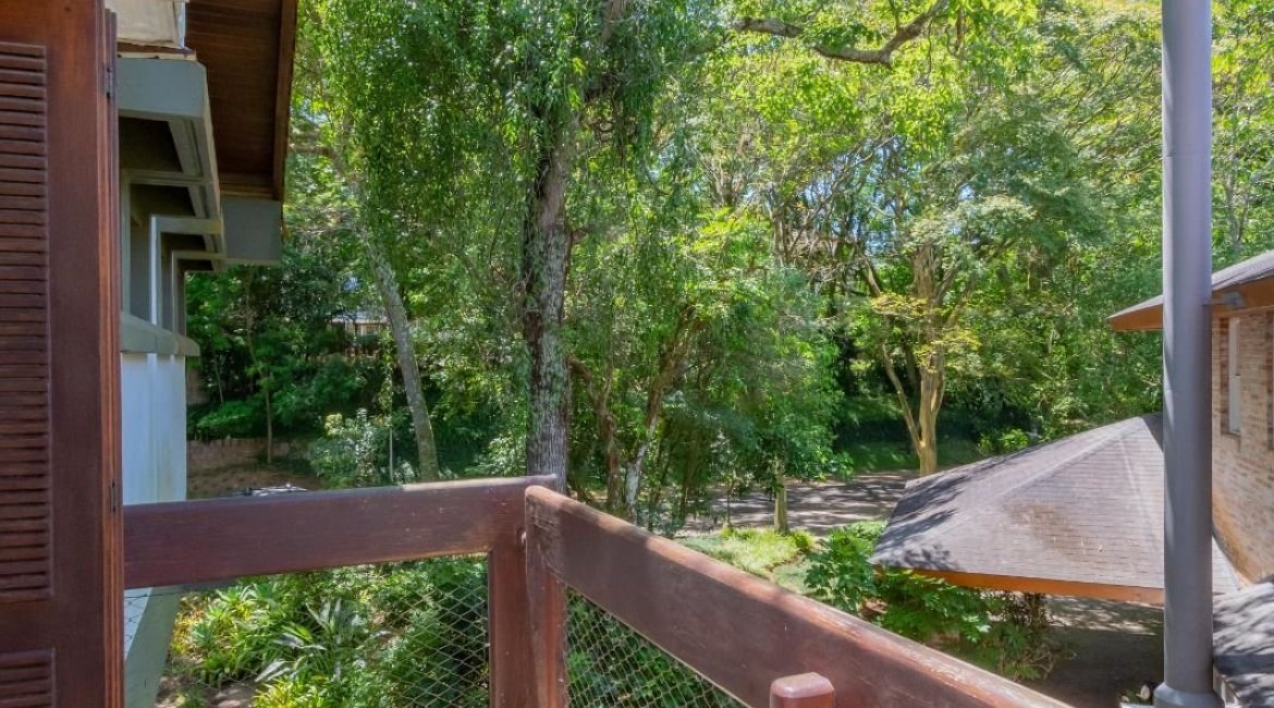 Casa em Condomínio à venda com 600m², 4 dormitórios, 2 suítes, 5 vagas, no bairro Cavalhada em PORTO ALEGRE