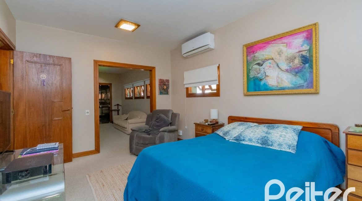 Casa em Condomínio à venda com 600m², 4 dormitórios, 2 suítes, 5 vagas, no bairro Cavalhada em PORTO ALEGRE