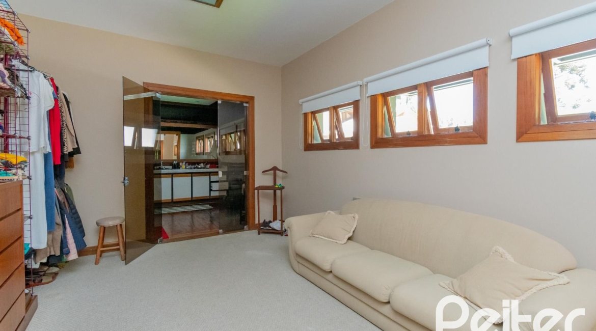 Casa em Condomínio à venda com 600m², 4 dormitórios, 2 suítes, 5 vagas, no bairro Cavalhada em PORTO ALEGRE