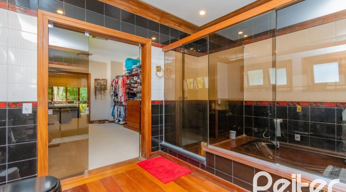 Casa em Condomínio à venda com 600m², 4 dormitórios, 2 suítes, 5 vagas, no bairro Cavalhada em PORTO ALEGRE