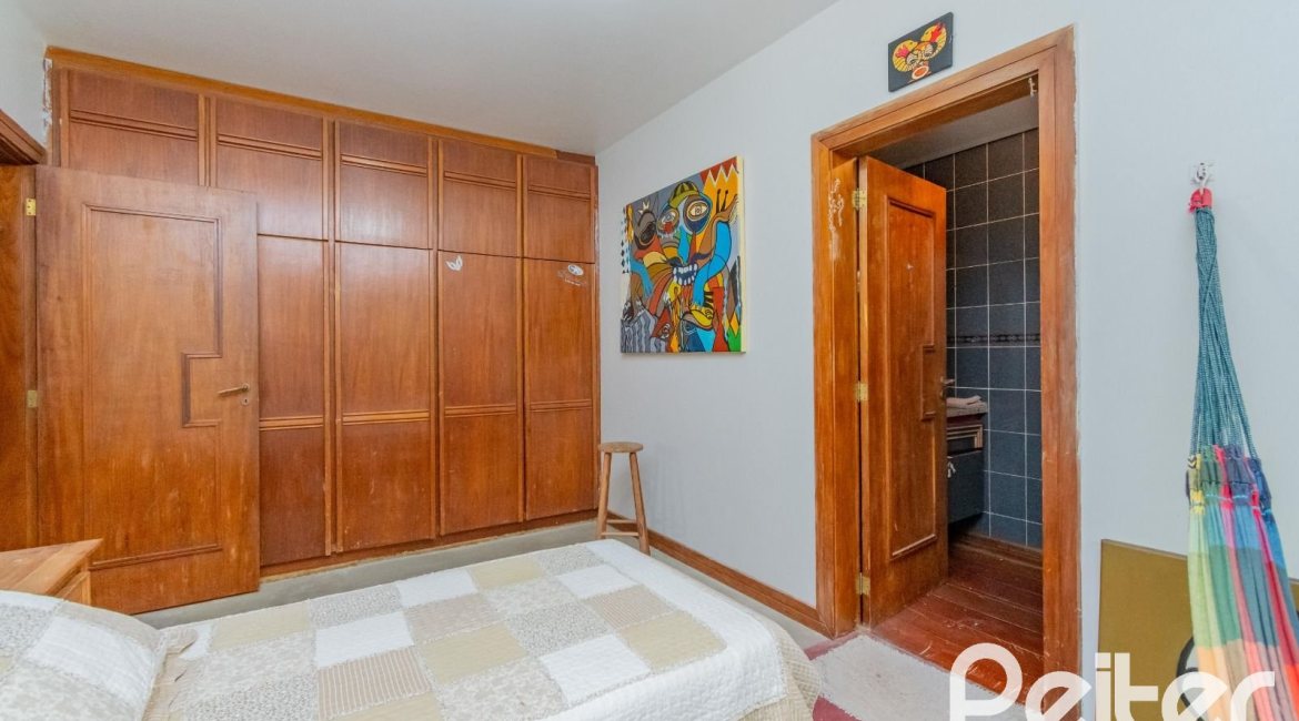 Casa em Condomínio à venda com 600m², 4 dormitórios, 2 suítes, 5 vagas, no bairro Cavalhada em PORTO ALEGRE