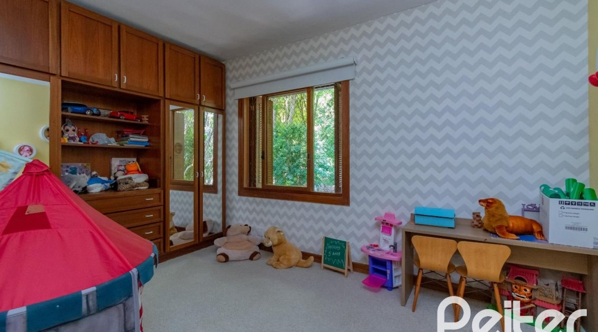 Casa em Condomínio à venda com 600m², 4 dormitórios, 2 suítes, 5 vagas, no bairro Cavalhada em PORTO ALEGRE