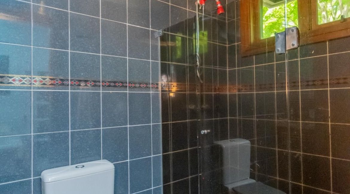 Casa em Condomínio à venda com 600m², 4 dormitórios, 2 suítes, 5 vagas, no bairro Cavalhada em PORTO ALEGRE