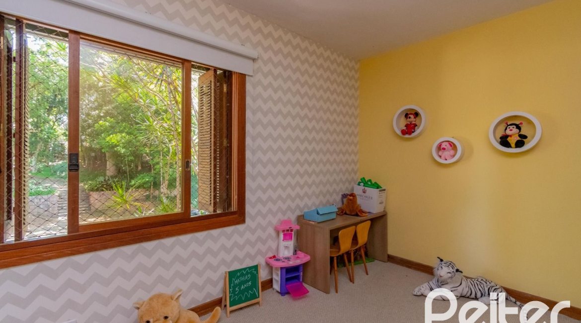 Casa em Condomínio à venda com 600m², 4 dormitórios, 2 suítes, 5 vagas, no bairro Cavalhada em PORTO ALEGRE