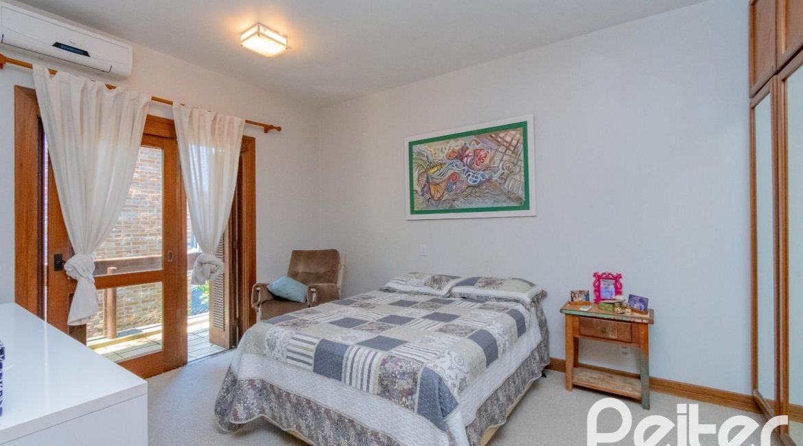 Casa em Condomínio à venda com 600m², 4 dormitórios, 2 suítes, 5 vagas, no bairro Cavalhada em PORTO ALEGRE