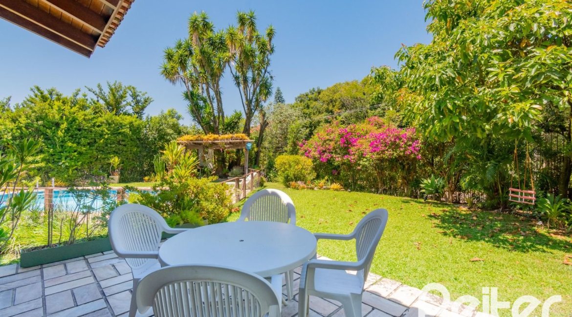 Casa em Condomínio à venda com 600m², 4 dormitórios, 2 suítes, 5 vagas, no bairro Cavalhada em PORTO ALEGRE