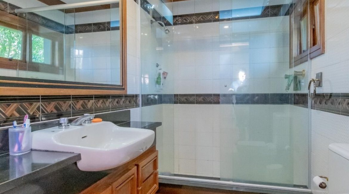 Casa em Condomínio à venda com 600m², 4 dormitórios, 2 suítes, 5 vagas, no bairro Cavalhada em PORTO ALEGRE