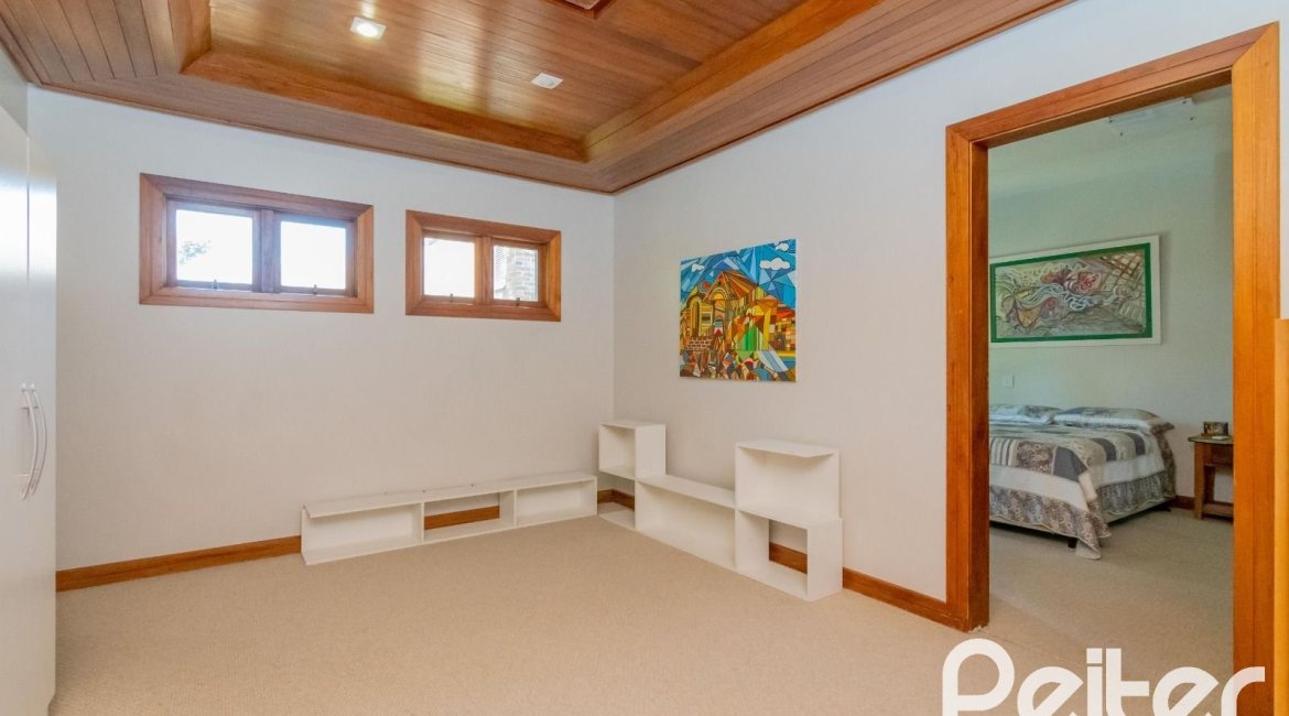 Casa em Condomínio à venda com 600m², 4 dormitórios, 2 suítes, 5 vagas, no bairro Cavalhada em PORTO ALEGRE