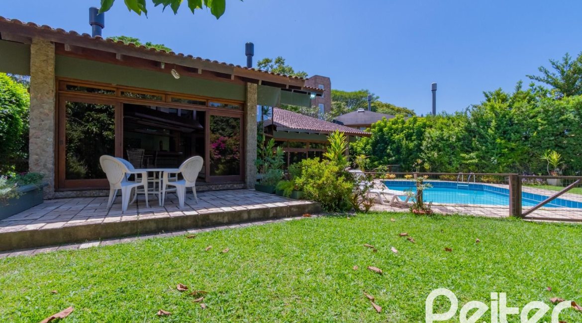 Casa em Condomínio à venda com 600m², 4 dormitórios, 2 suítes, 5 vagas, no bairro Cavalhada em PORTO ALEGRE