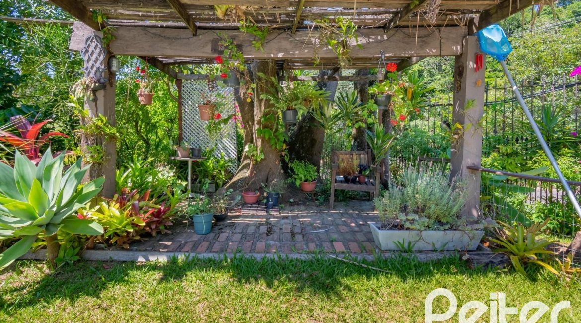 Casa em Condomínio à venda com 600m², 4 dormitórios, 2 suítes, 5 vagas, no bairro Cavalhada em PORTO ALEGRE
