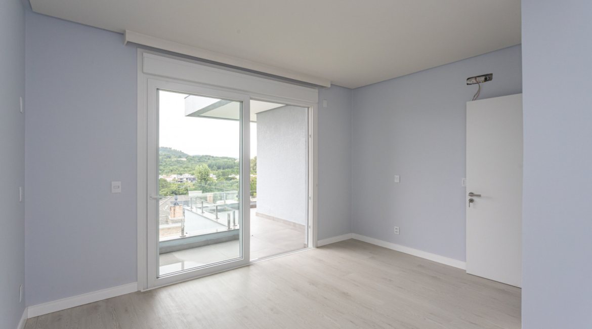 Casa em Condomínio à venda com 286m², 3 dormitórios, 3 suítes, 4 vagas, no bairro Alphaville em PORTO ALEGRE