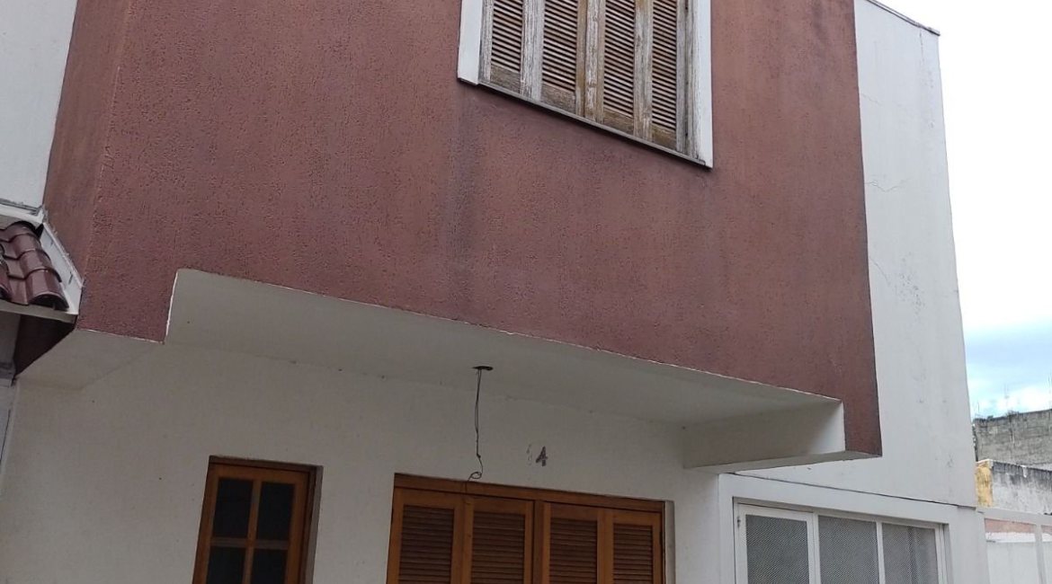 Casa em Condomínio à venda com 117m², 3 dormitórios, 1 suíte, 2 vagas, no bairro Tristeza em Porto Alegre