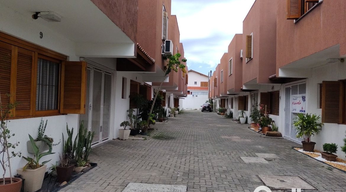 Casa em Condomínio à venda com 117m², 3 dormitórios, 1 suíte, 2 vagas, no bairro Tristeza em Porto Alegre