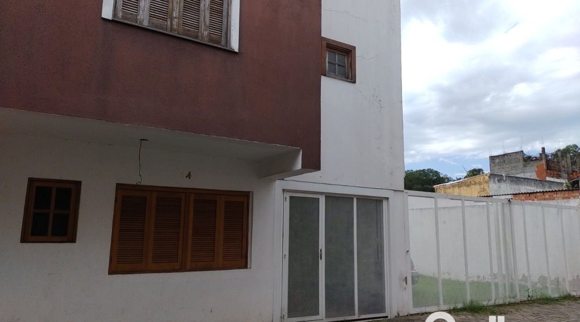 Casa em Condomínio à venda com 117m², 3 dormitórios, 1 suíte, 2 vagas, no bairro Tristeza em Porto Alegre
