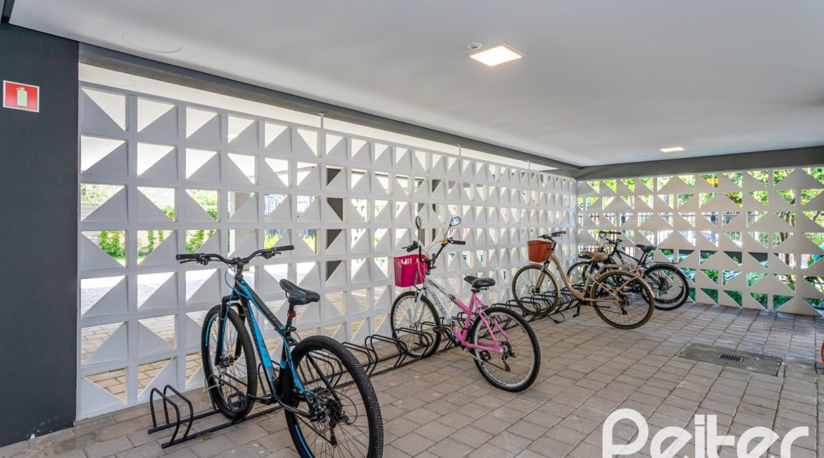 Apartamento à venda com 108m², 3 dormitórios, 1 suíte, 2 vagas, no bairro Tristeza em PORTO ALEGRE