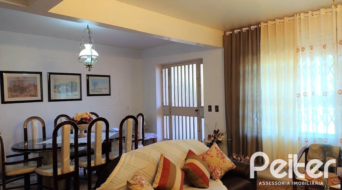 Casa à venda com 160m², 3 dormitórios, 1 suíte, 5 vagas, no bairro Nonoai em Porto Alegre