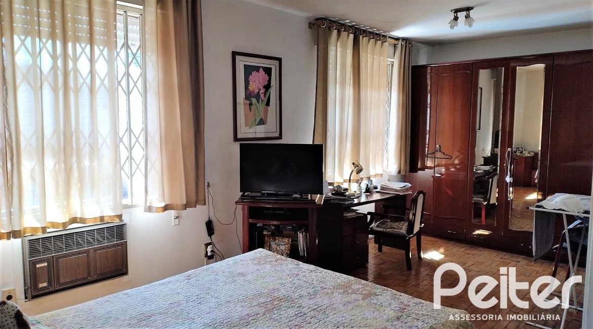 Casa à venda com 160m², 3 dormitórios, 1 suíte, 5 vagas, no bairro Nonoai em Porto Alegre