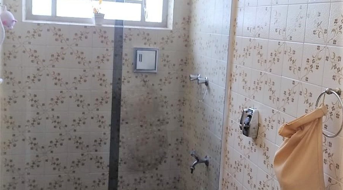 Casa à venda com 160m², 3 dormitórios, 1 suíte, 5 vagas, no bairro Nonoai em Porto Alegre