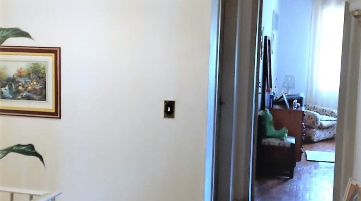 Casa à venda com 160m², 3 dormitórios, 1 suíte, 5 vagas, no bairro Nonoai em Porto Alegre