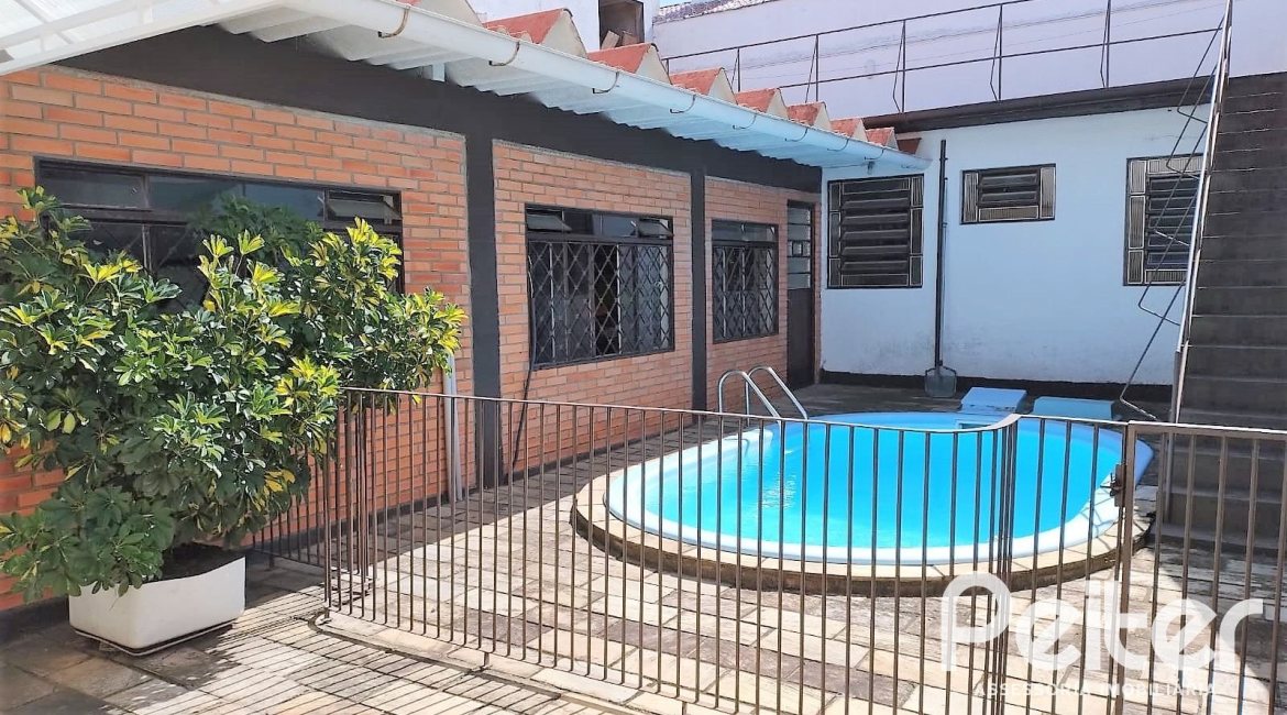 Casa à venda com 160m², 3 dormitórios, 1 suíte, 5 vagas, no bairro Nonoai em Porto Alegre