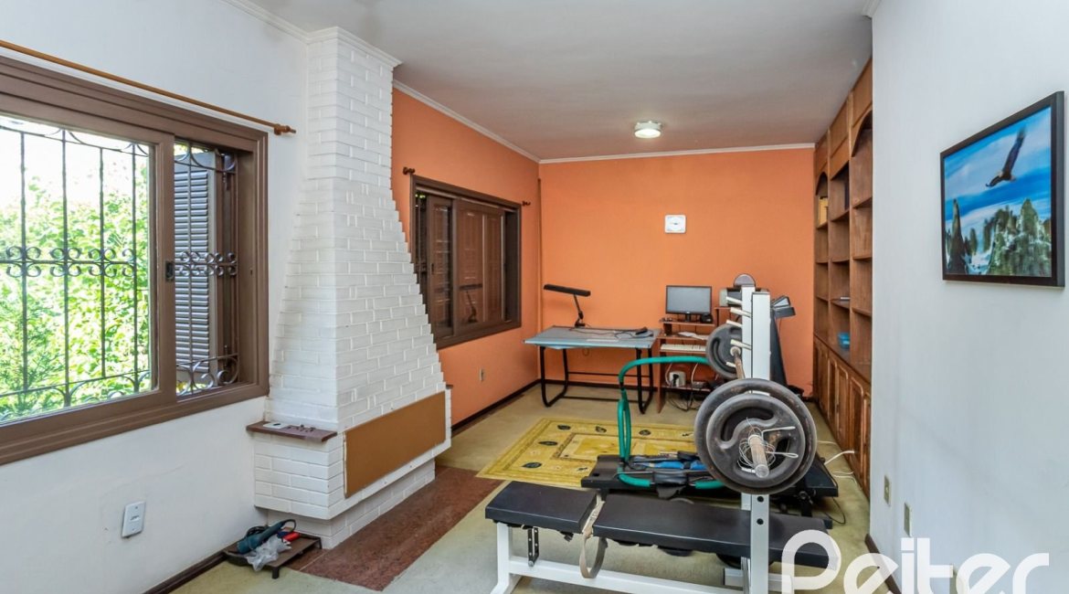 Casa à venda com 600m², 6 dormitórios, 3 suítes, 5 vagas, no bairro Tristeza em Porto Alegre