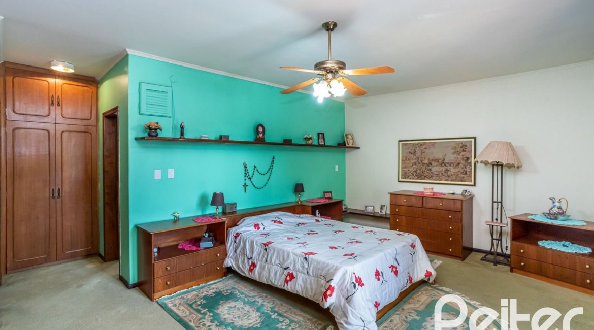 Casa à venda com 600m², 6 dormitórios, 3 suítes, 5 vagas, no bairro Tristeza em Porto Alegre