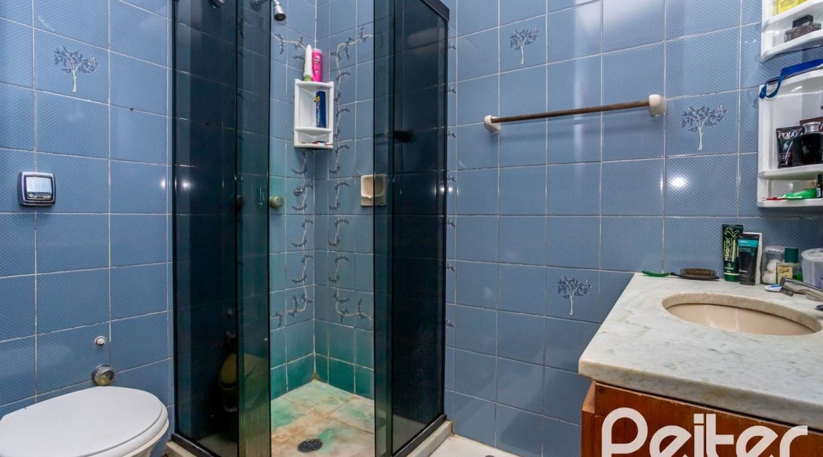 Casa à venda com 600m², 6 dormitórios, 3 suítes, 5 vagas, no bairro Tristeza em Porto Alegre