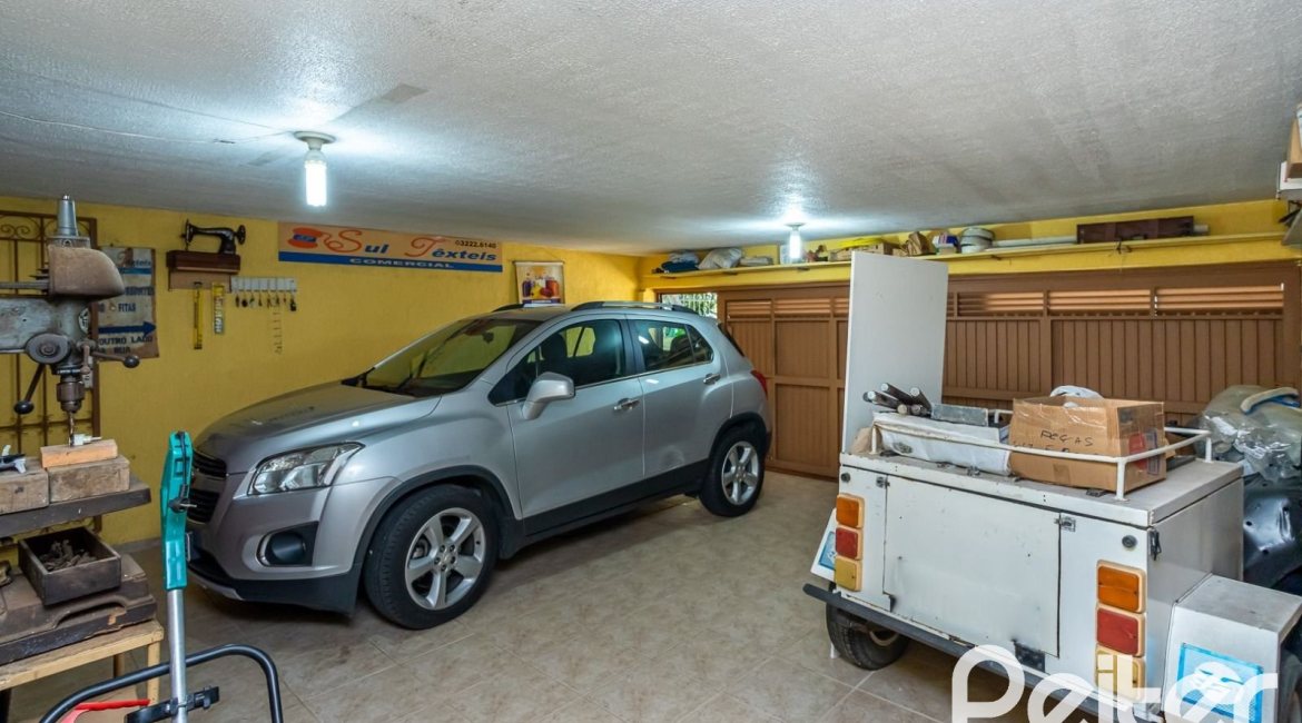 Casa à venda com 600m², 6 dormitórios, 3 suítes, 5 vagas, no bairro Tristeza em Porto Alegre