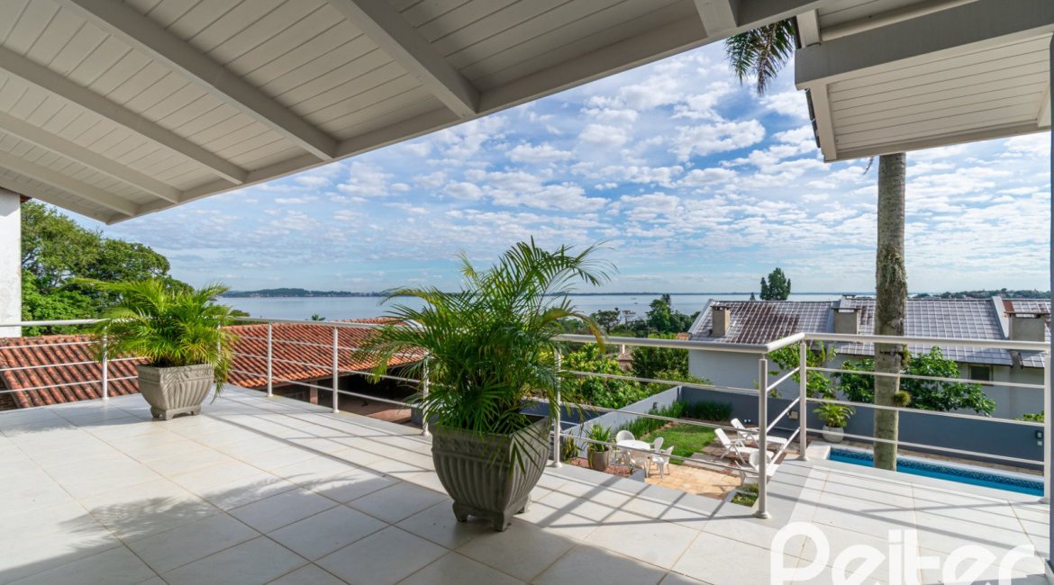 Casa à venda com 312m², 5 dormitórios, 5 suítes, 5 vagas, no bairro Vila Conceição em Porto Alegre