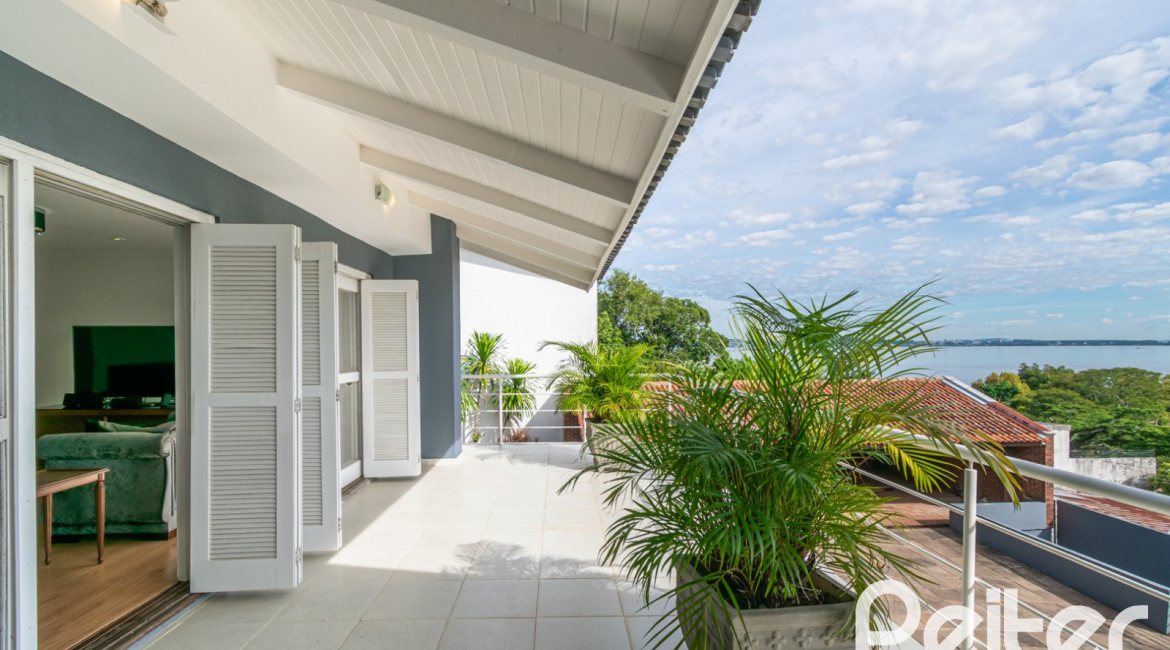 Casa à venda com 312m², 5 dormitórios, 5 suítes, 5 vagas, no bairro Vila Conceição em Porto Alegre