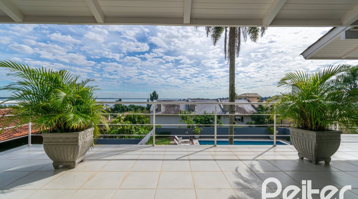 Casa à venda com 312m², 5 dormitórios, 5 suítes, 5 vagas, no bairro Vila Conceição em Porto Alegre