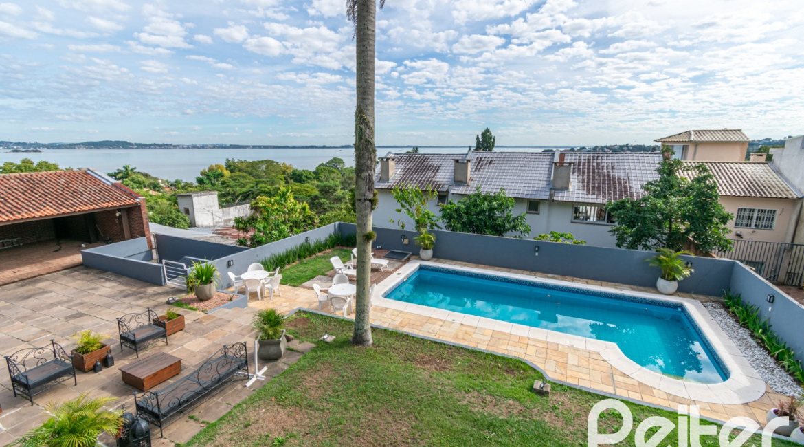 Casa à venda com 312m², 5 dormitórios, 5 suítes, 5 vagas, no bairro Vila Conceição em Porto Alegre