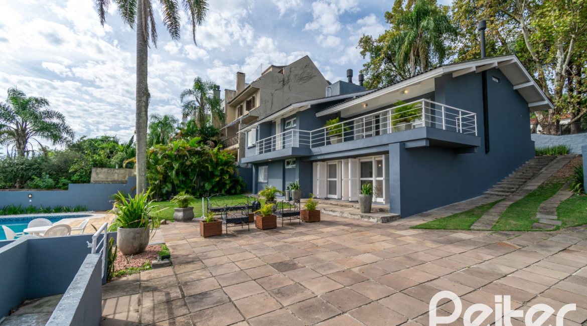Casa à venda com 312m², 5 dormitórios, 5 suítes, 5 vagas, no bairro Vila Conceição em Porto Alegre