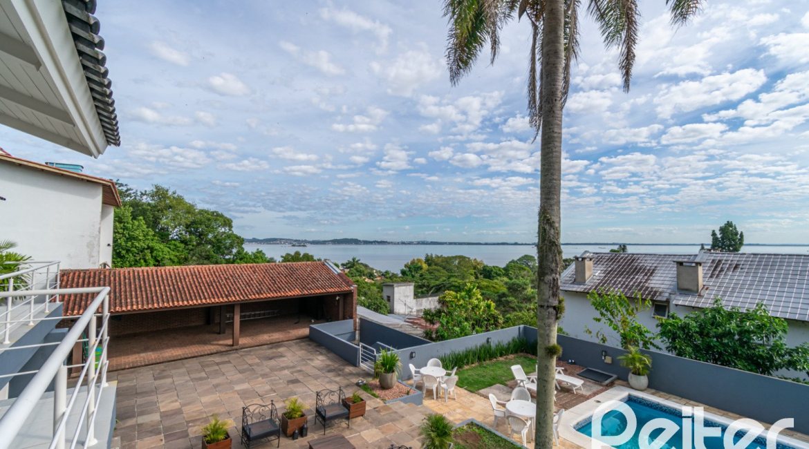 Casa à venda com 312m², 5 dormitórios, 5 suítes, 5 vagas, no bairro Vila Conceição em Porto Alegre