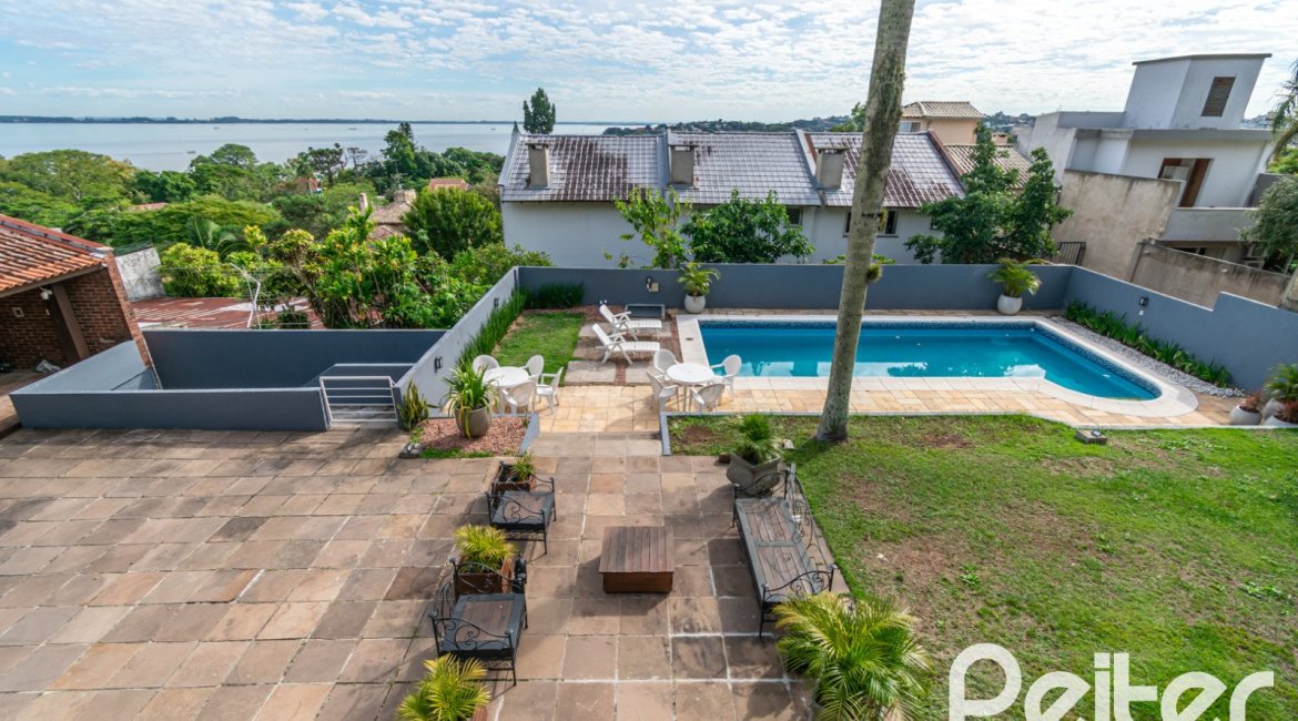 Casa à venda com 312m², 5 dormitórios, 5 suítes, 5 vagas, no bairro Vila Conceição em Porto Alegre